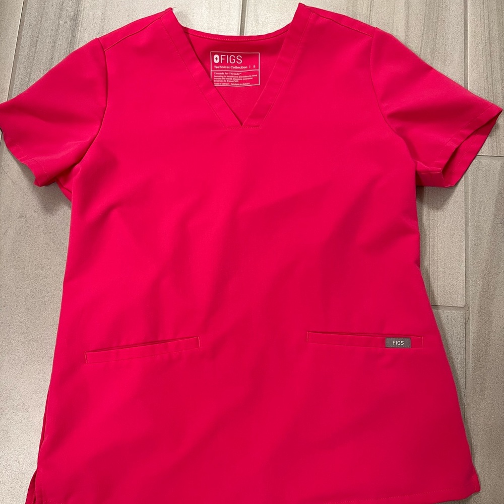 FIGS Shocking Pink Casma scrub top
